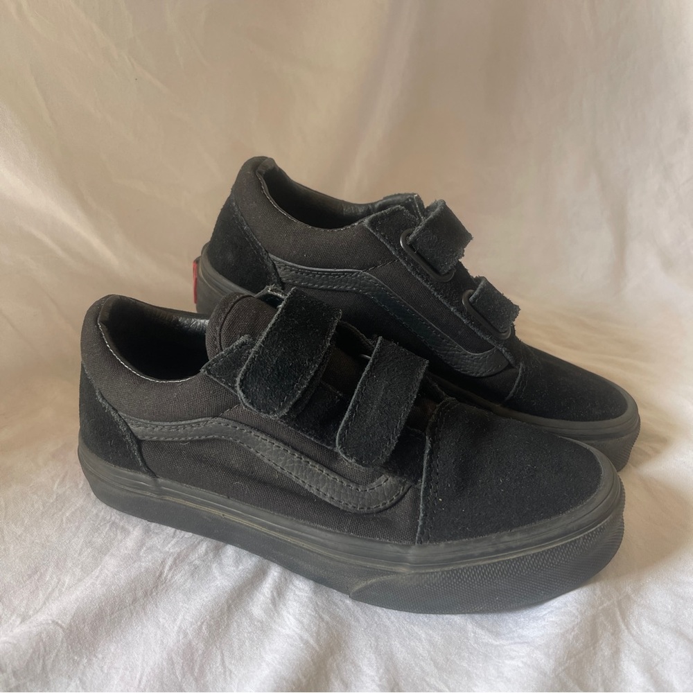 Vans Old Skool V Sneakers | Black Velcro | Boys Size 1.5